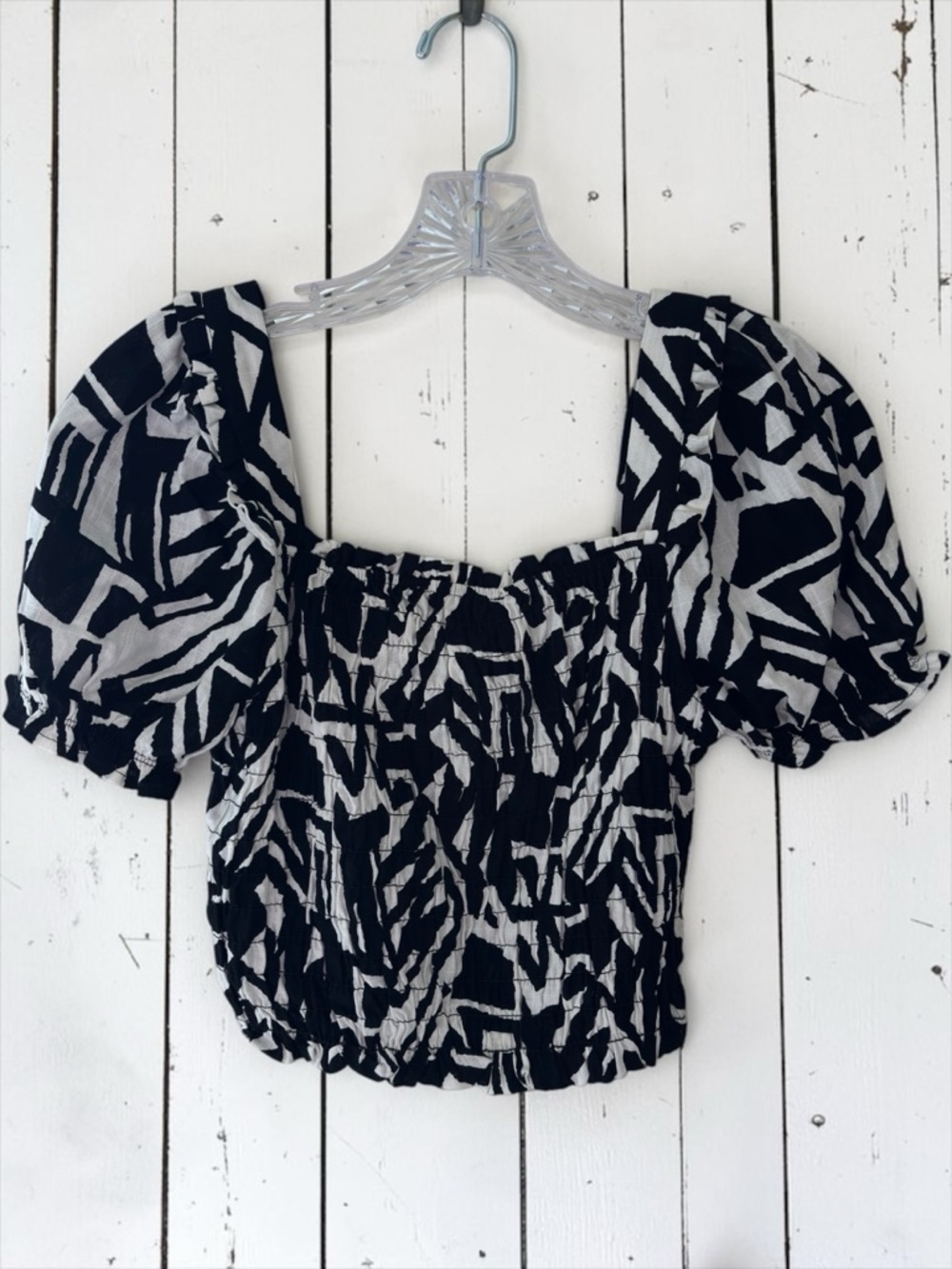 Monteau Black & White Puff Sleeve Smocked Crop Top Size Small - Picture 9 of 11
